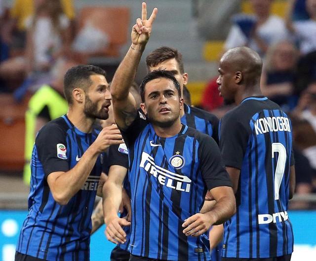 Na ausência de gabi-gol outro brazuca Brilha marca 2 e dá vitória a Inter em Milão !
